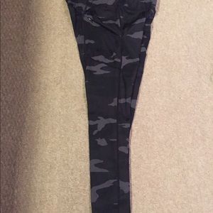 Athleta Women’s full length leggings with pockets